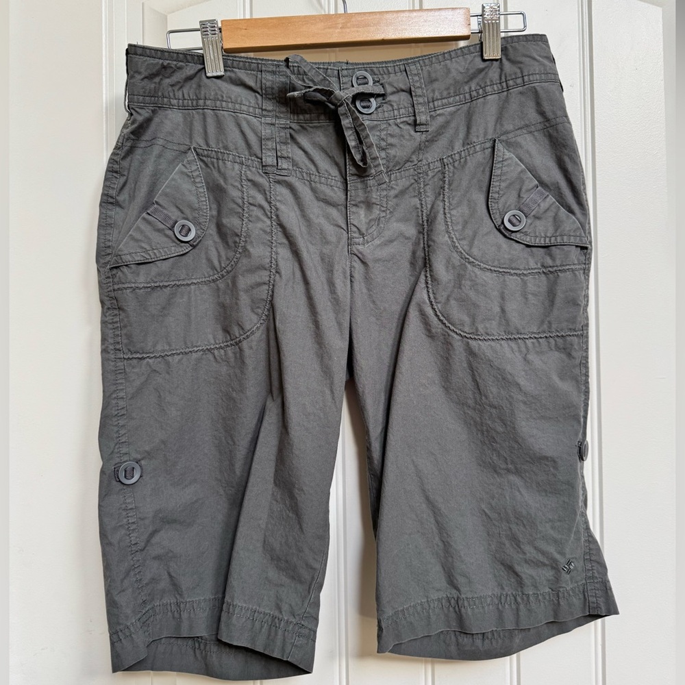 Columbia Greyish Khaki Cotton Adjustable Length Shorts. Size 8W/12L